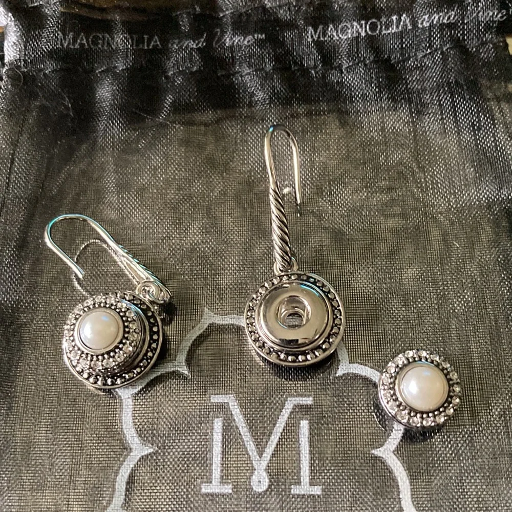 Dangle earrings - Picture 3 of 3
